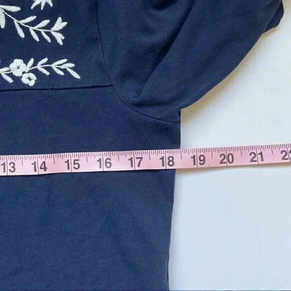 J. Crew Embroidered Bell Sleeve Top Navy White Floral Size Small - Picture 6 of 8